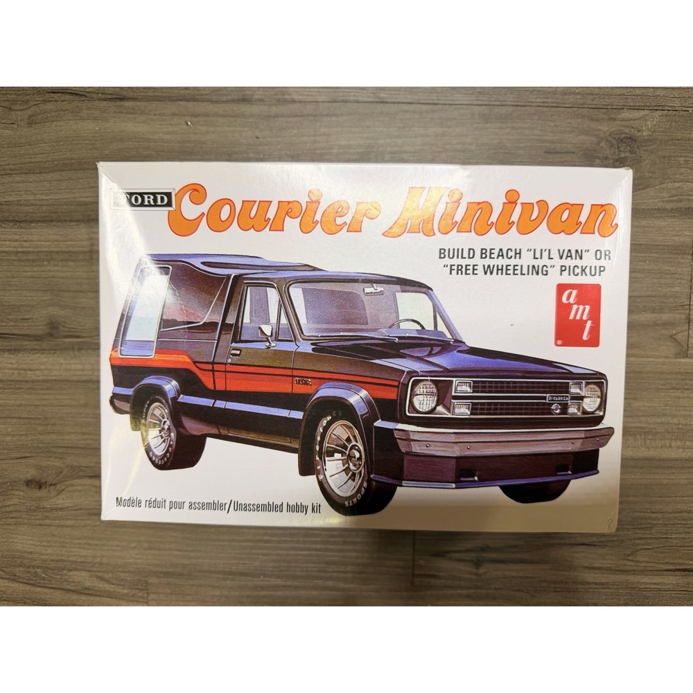 AMT 1978 Ford Courier Minivan 1/25 Scale Model Kit - Started no Wheels
